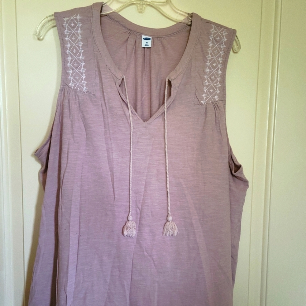 Old Navy embroidered tank